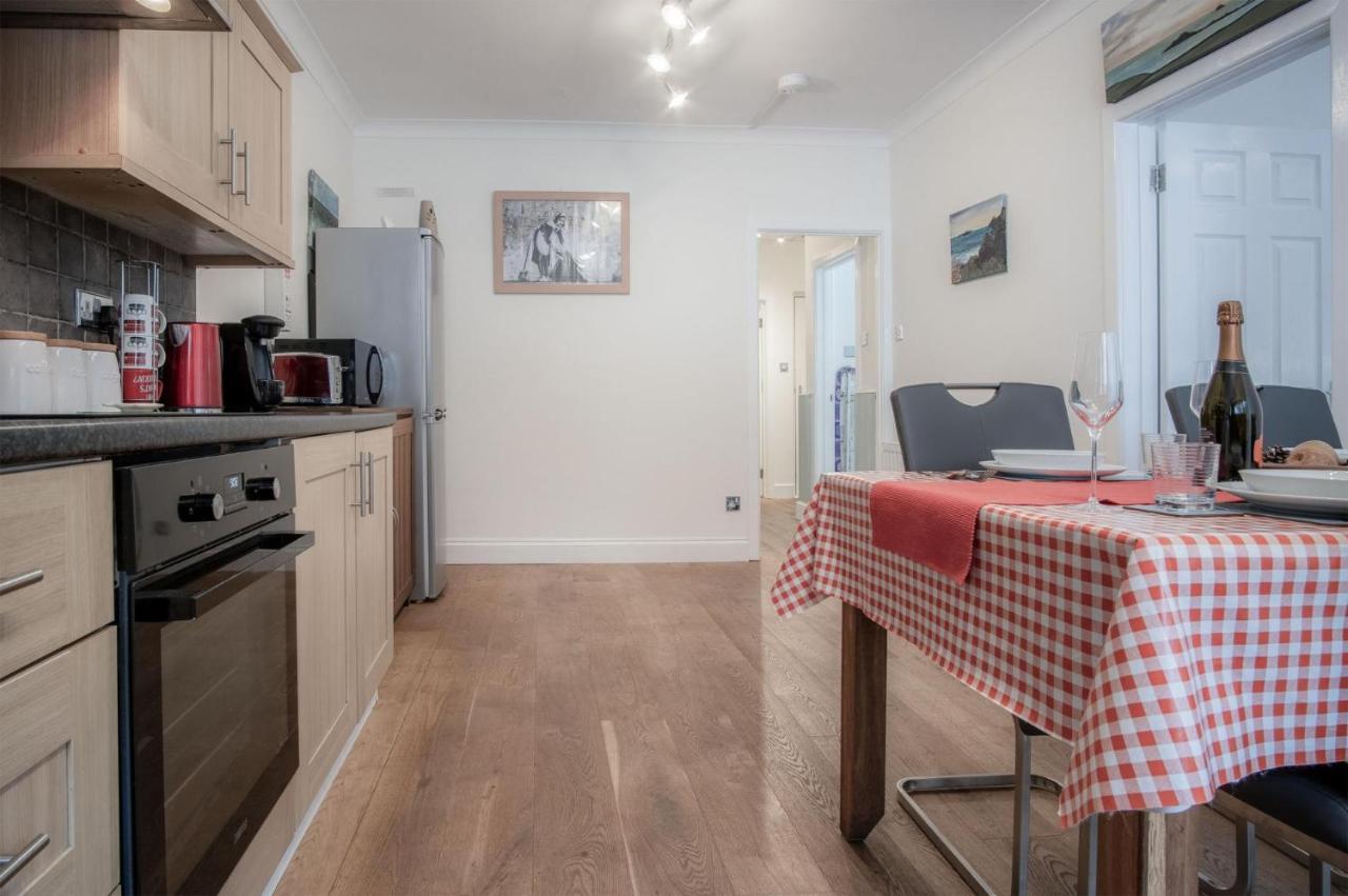 Glenvale - 2 Bedroom Apartment - Saundersfoot Extérieur photo